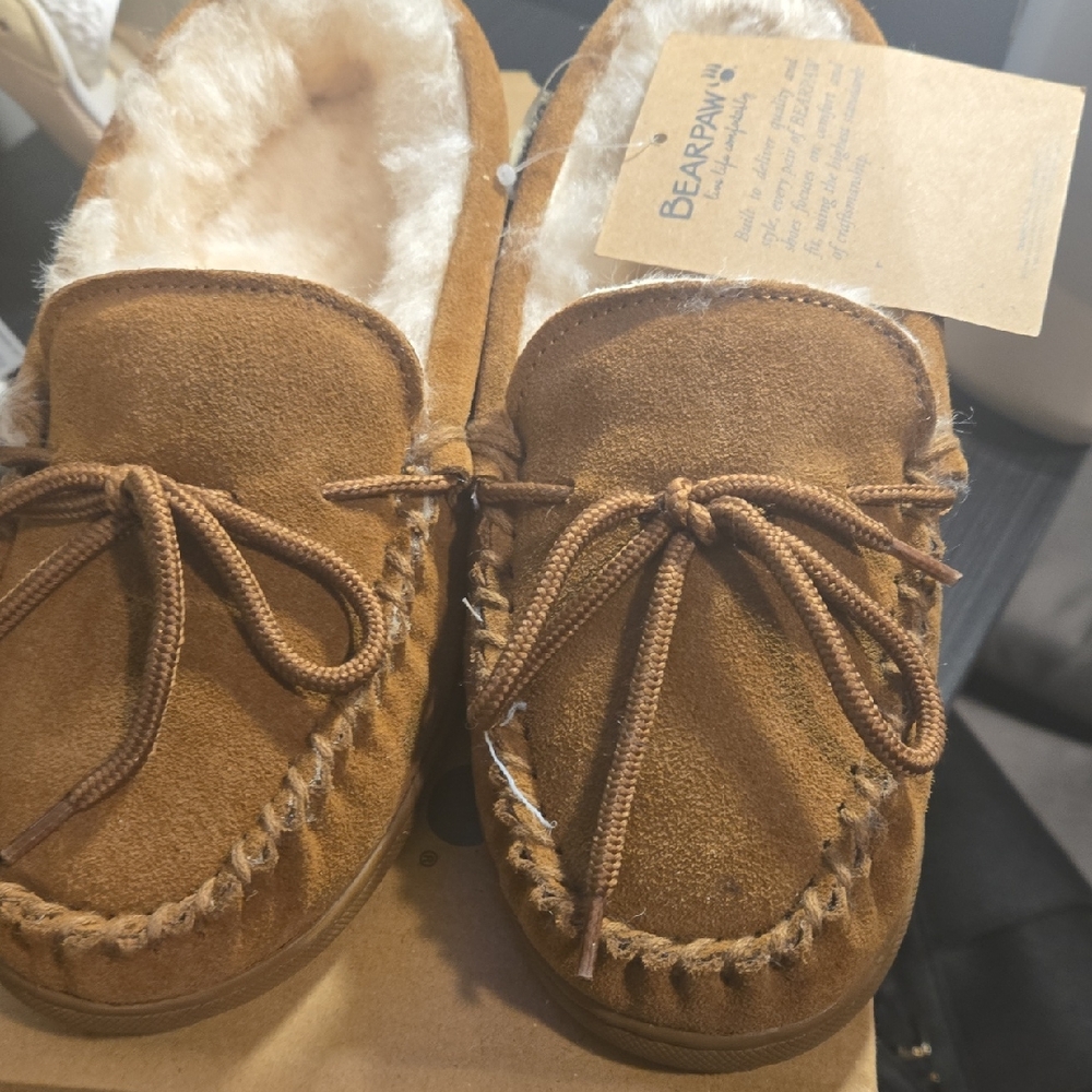 Nwt- BearPaw Chestnut Brown Shearling Moccasin Slippers Size 6